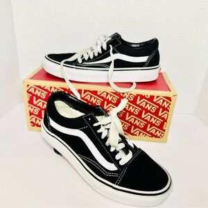 Vans ‘Old Skool’ B&W like new in box size 8.5 women’s.